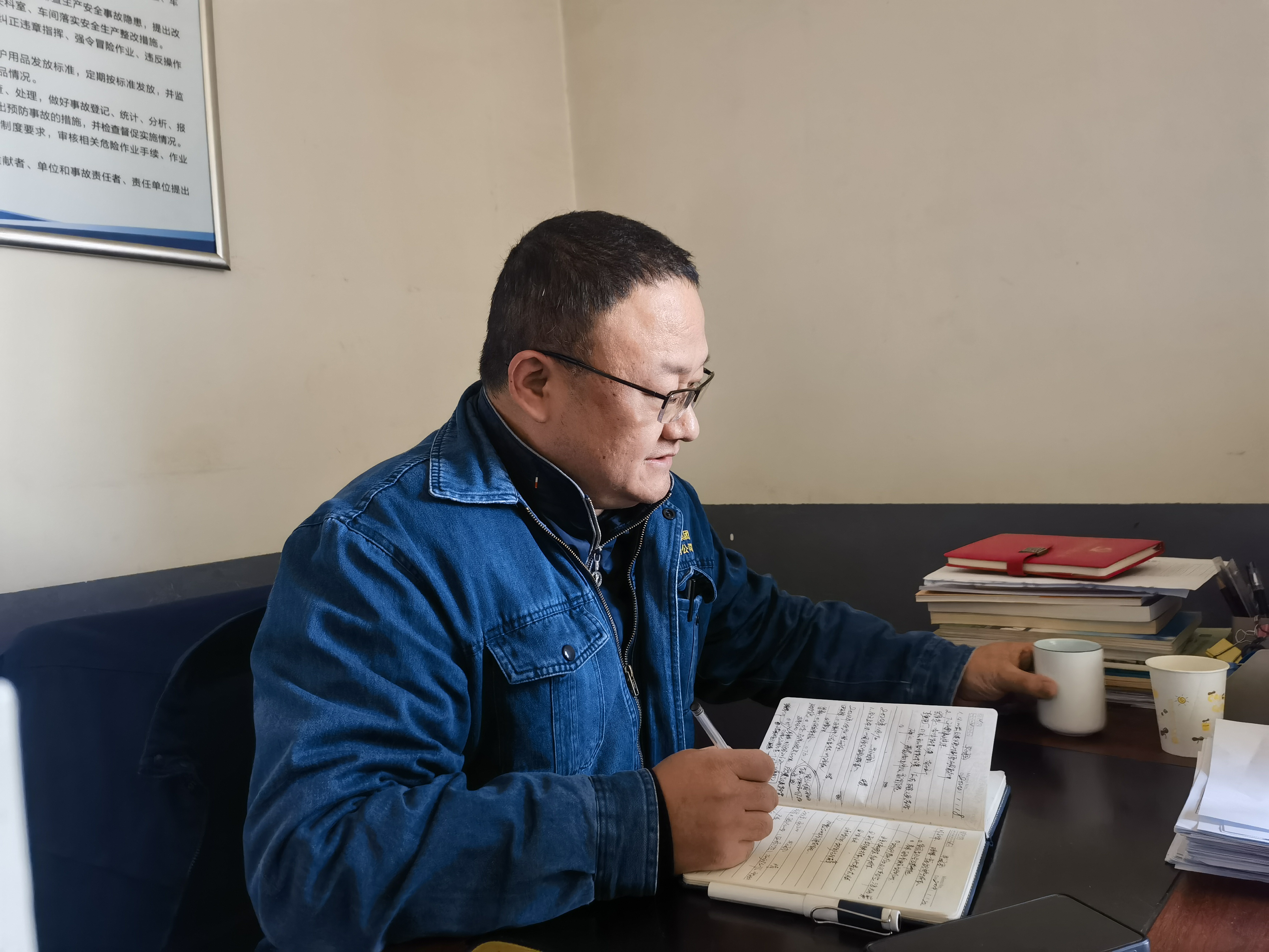 �¾�  ���������еġ�С���