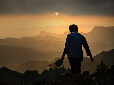 ���˹�(ji��)������h(yu��n)��ɽ���ĸ�H