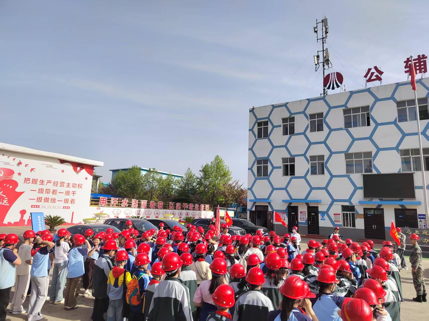 �����^(q��)��ӿ��(zh��n)����С�W(xu��)300���W(xu��)������˾���^�ЌW(xu��)