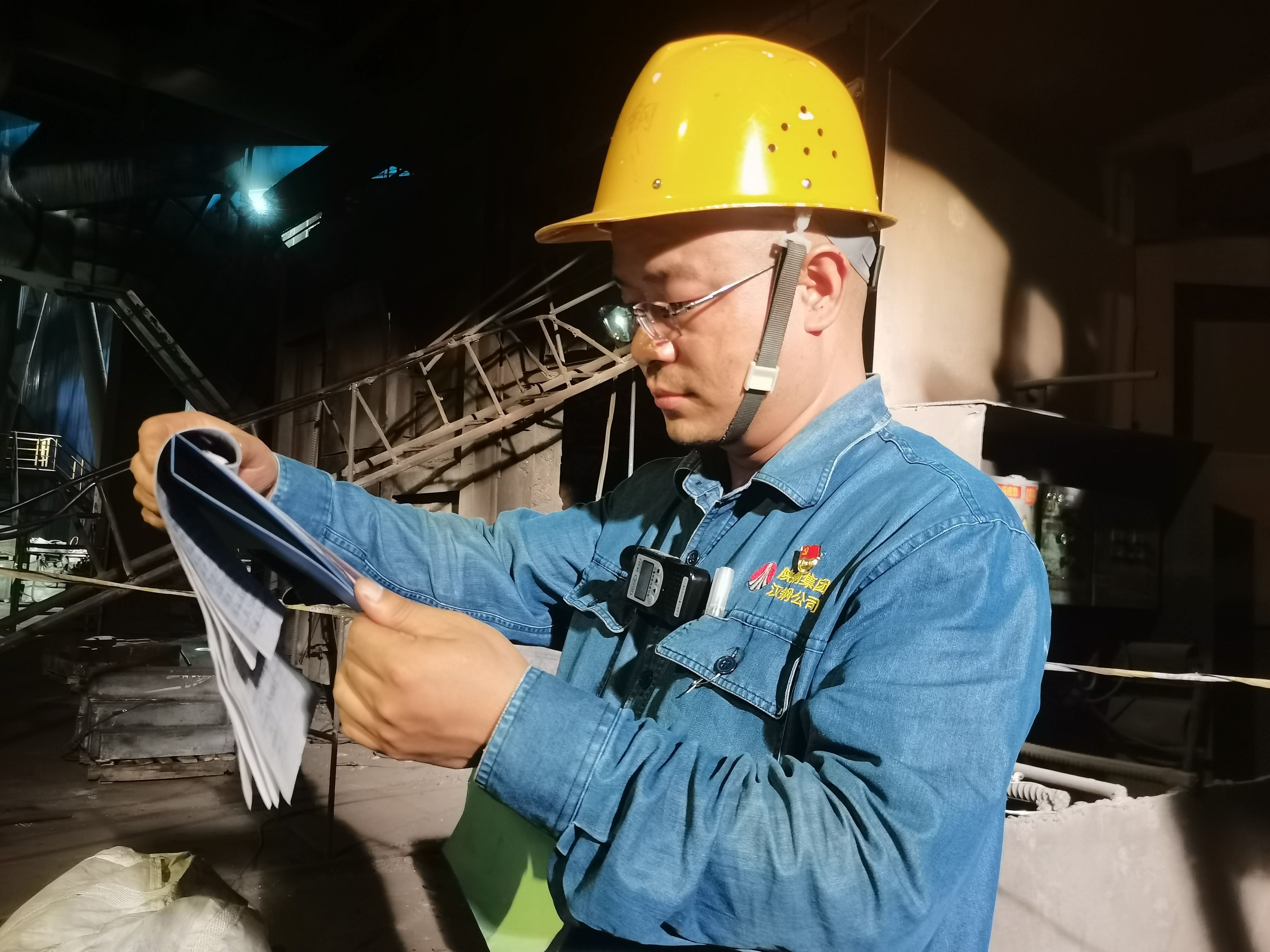 ����Sɫ��ȫñ�µĜض�